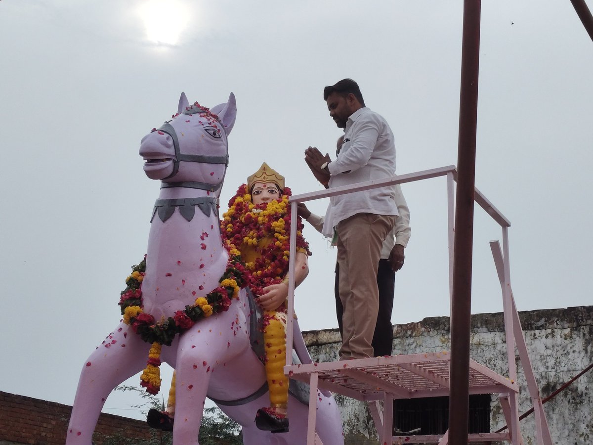 brajeshlodhee's tweet photo. आज वीरांगना महारानी अवंतीबाई लोधी जी की जयंती के पावन अवसर पर 

जय अबन्ति

 जय लोधी समाज

ब्रजेश लोधी
LIC OF INDIA &amp; STAR HEALTH
MO.- 9759379191 https://t.co/Y0x4gWF5Mf