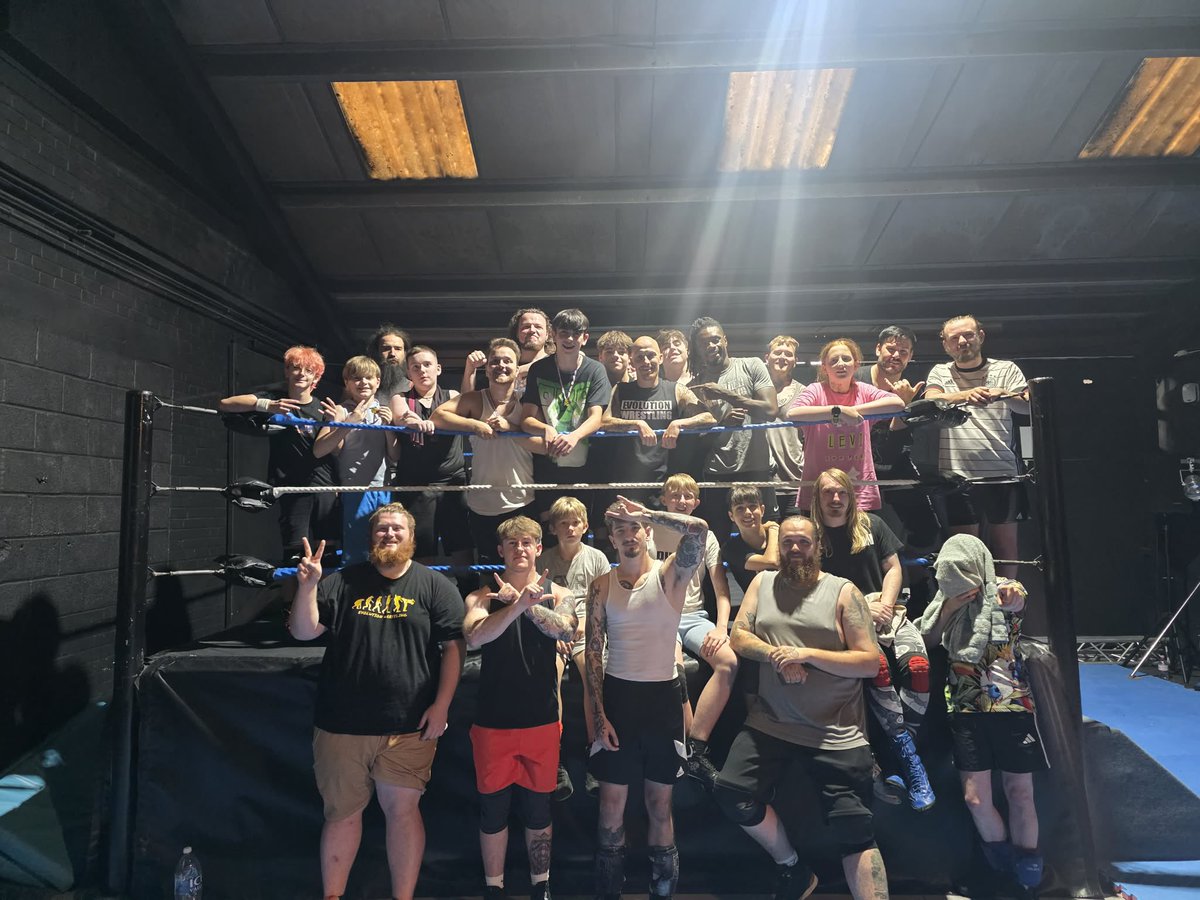 LiamJonesWres's tweet photo. EVW Next Gen Training camp weekend✅

Myself, Joe Lando, Danny Black, Rogan, TJ Rex and Levi Cooper led over 12 hours of training to over 30 students 

I really appreciate everyone that was involved https://t.co/C1HhNFv6lr