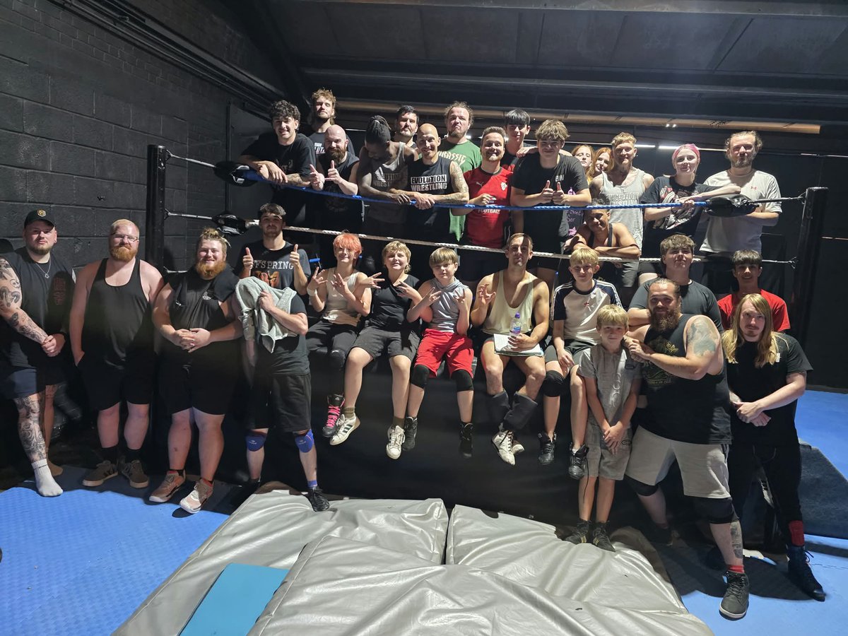 LiamJonesWres's tweet photo. EVW Next Gen Training camp weekend✅

Myself, Joe Lando, Danny Black, Rogan, TJ Rex and Levi Cooper led over 12 hours of training to over 30 students 

I really appreciate everyone that was involved https://t.co/C1HhNFv6lr