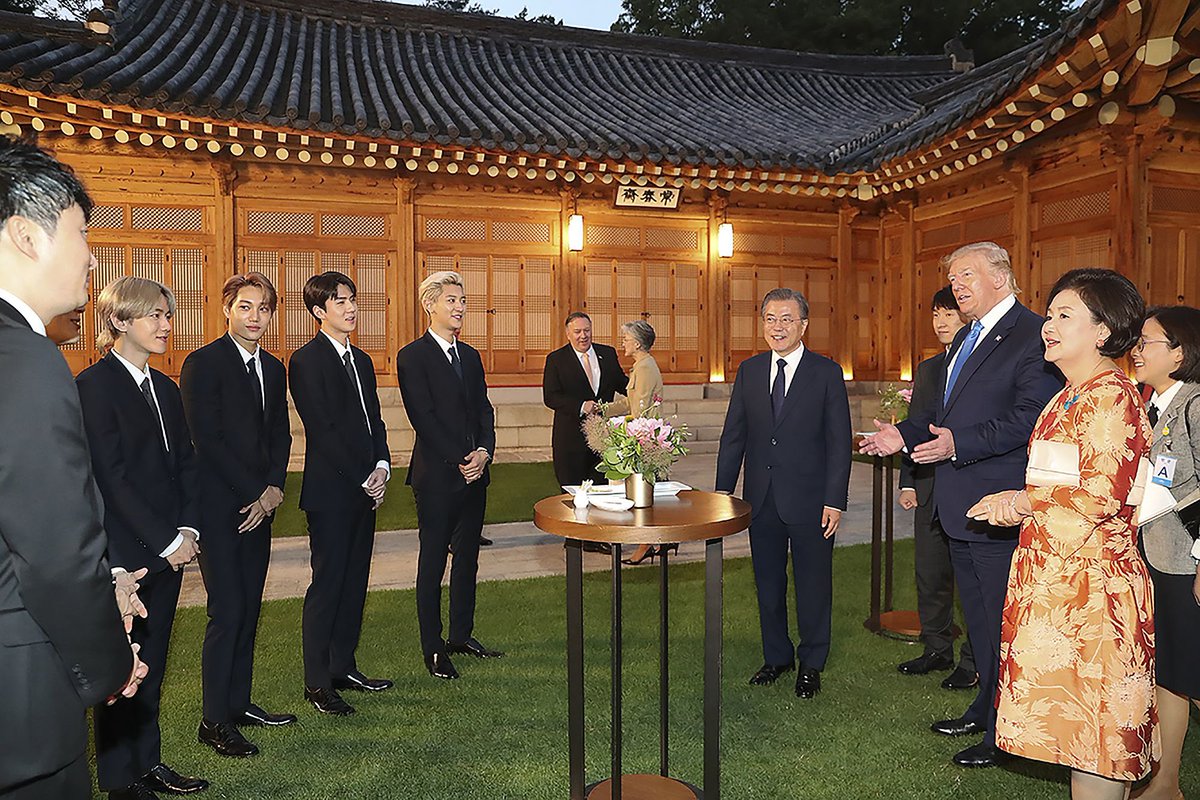 jjamanie's tweet photo. entire kpop twt justified exo meeting trump but the same people + bts’s OWN fandom are picking gravestones for joon &amp; hoseok for meeting chris brown. u just can’t make this shit up https://t.co/cPEXdvQKWS