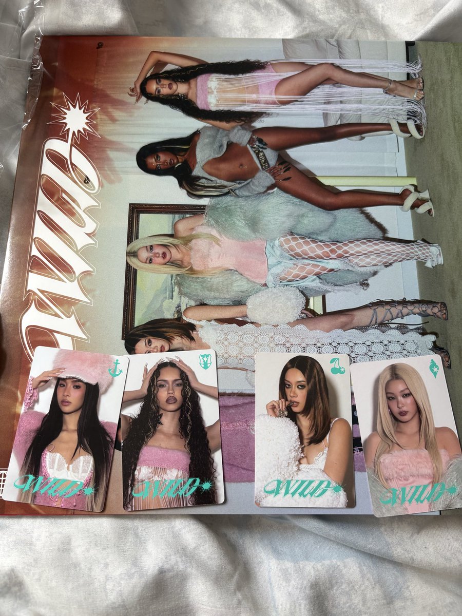 chubbyb3by69's tweet photo. i couldn’t get lara because they came in packs of 2… if only they had six members to fix that hybe… on the bright side i got sodani together 🙌 https://t.co/ErtW7ILOPY