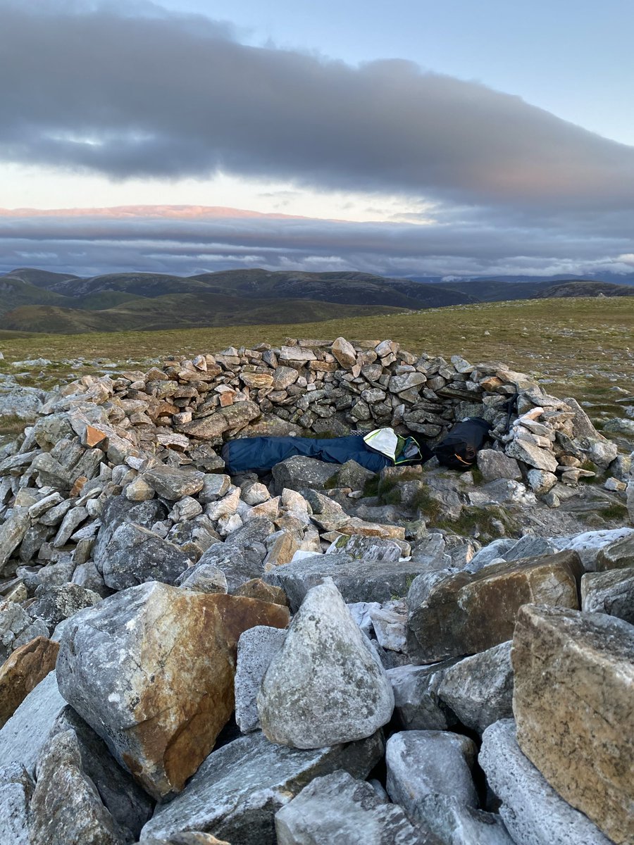 StrachanHazel's tweet photo. Friday night summit #bivvy at 975m. Chilly. Snuggled down to sleep in a tight spot - my sit mat was used to stop my bag rubbing against boulders. There was no view at sunset. Sometime during the night the cloud cleared and I marvelled at the stars above me.
#Munros  #Glenshee https://t.co/jegne5xq9F