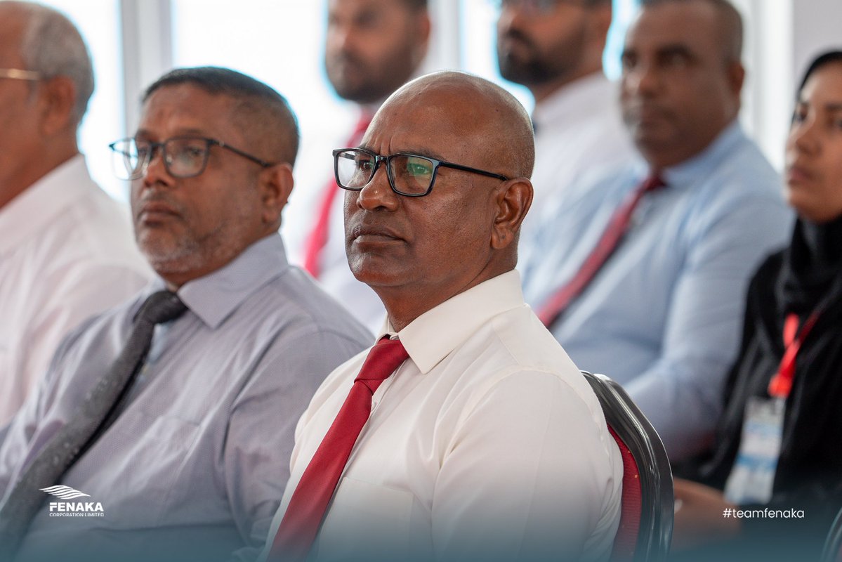 TeamFenaka's tweet photo. ޤައުމީ ދުވަހުގެ މުނާސަބަތުގައި ހއ. ބާރަށުގައި ބޭއްވި ރަސްމީ ޖަލްސާގެ ތެރެއިން، މި ޖަލްސާގައި މި ކުންފުނީގެ މެނޭޖިންގ ޑިރެކްޓަރ މުޙައްމަދު އަފީފް ޙުސައިން ބައިވެރިވެވަޑައިގެންނެވި.

#TeamFenaka https://t.co/ZLjBVOHeRg