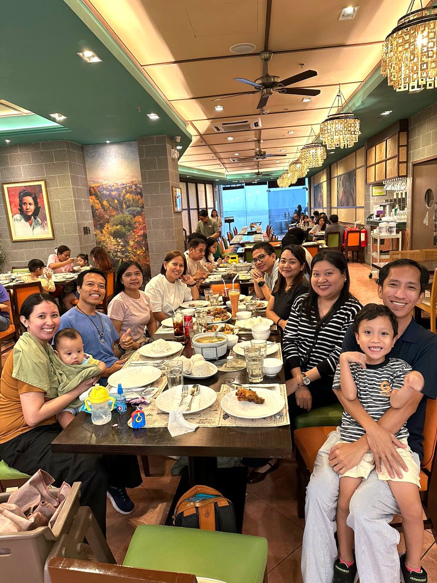 gph1228's tweet photo. My former officemates have invited me out for dinner, &amp; it’s really lovely to see them again after 3years- they’ve always been my friends &amp; still are today.
Schönen Abend noch Europa und gute Nacht Philippinen. 2:30am-kann nicht schlafen 😁
#MallOfAsia #Wochenende #GuteNacht https://t.co/DIfUGiDYbS