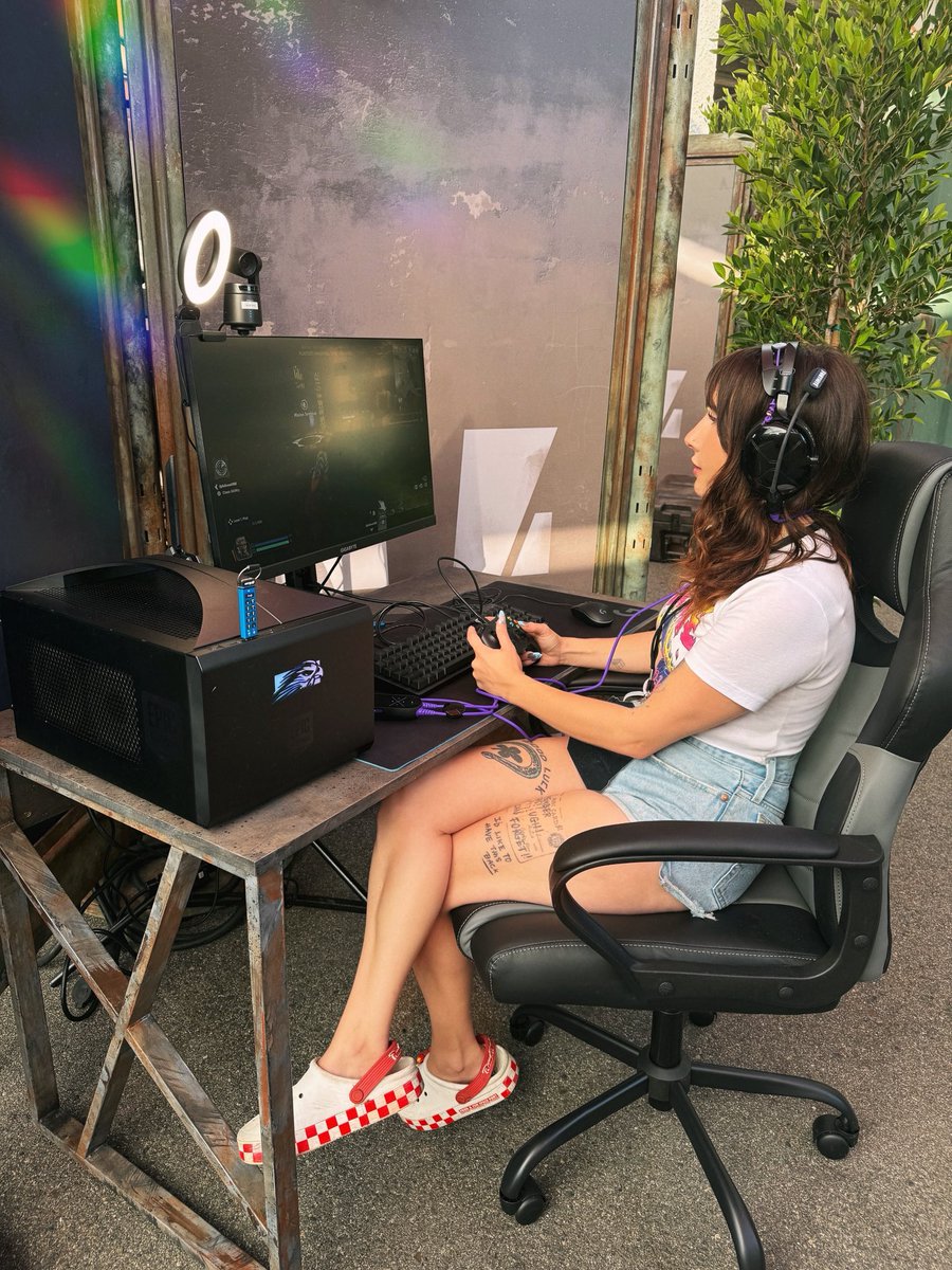 moreplants_'s tweet photo. HUGE thank you to @Disney &amp; @EpicGames for the invitation to Disneyland to experience the brand new @starwars #smugglersgambit and  Smuggler’s Run at @DisneyParks! https://t.co/QGhMGKltnc