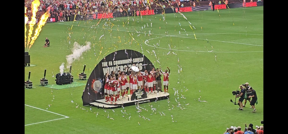 AndyAFC92's tweet photo. Good weekend of footy. Motors yesterday and then today to see The Arsenal beat the Manc bastards. Its good to be back! #AFC https://t.co/VpkxaS1xPh