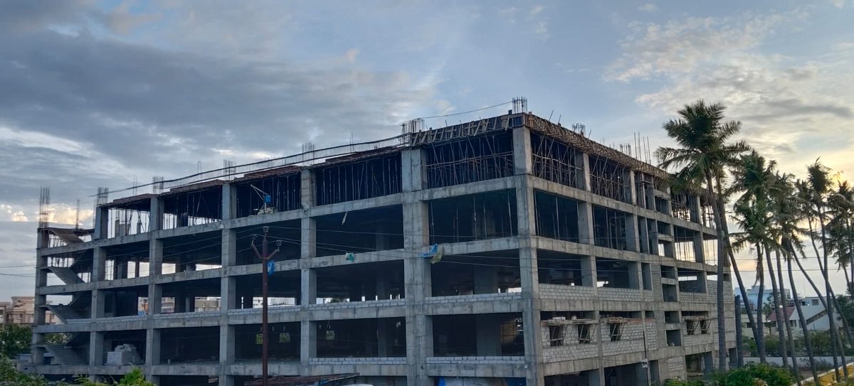 Updatestrichy2's tweet photo. Construction 🚧 status of Olympia Hospital & Office space and one more Good size Nearly 1 L Sqft office space at Palpannai Chennai bye pass 👏👇 #Trichy #Officespace #Heathcare #Hospital #IT #ITES #GCC #BFSI #Engineering https://t.co/2Zj7gZvcXB