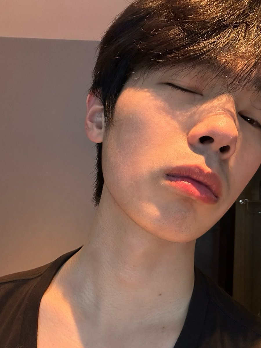 7i_sir's tweet photo. 算什么类型 同学说像奶狗😂
#s #男高 https://t.co/Rm2Wp5YJ18
