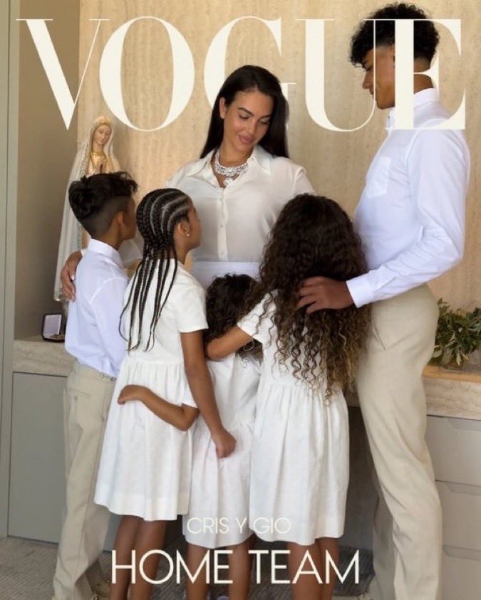 UTDKarra's tweet photo. Ronaldo wedding pictures with just the family, this is very beautiful 😍 https://t.co/2Tln5KPzjT