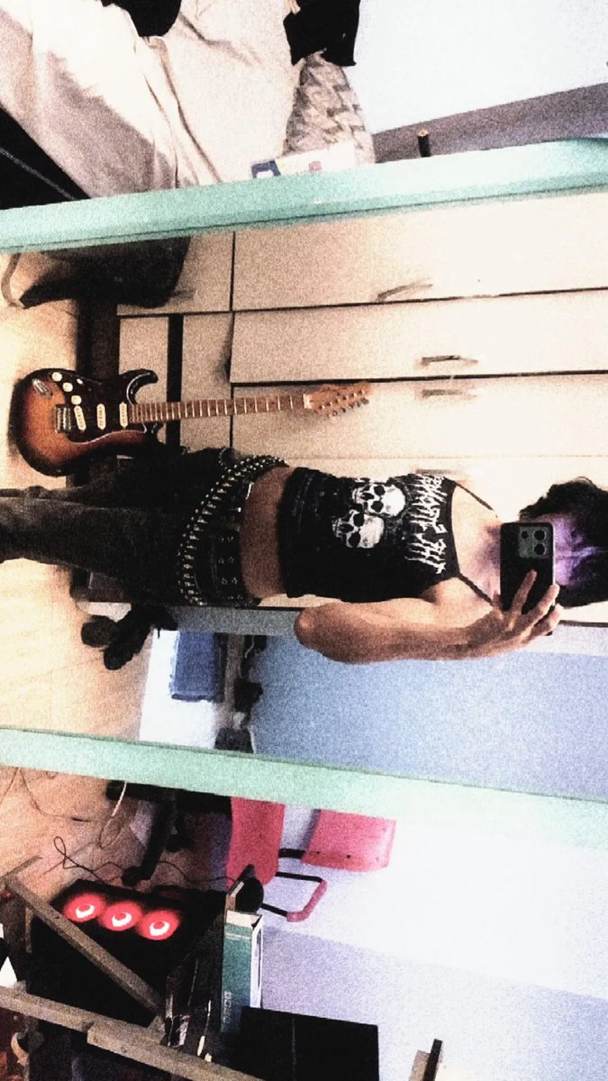 NanaDevilx's tweet photo. 🎸 https://t.co/IHSKbaHjZU