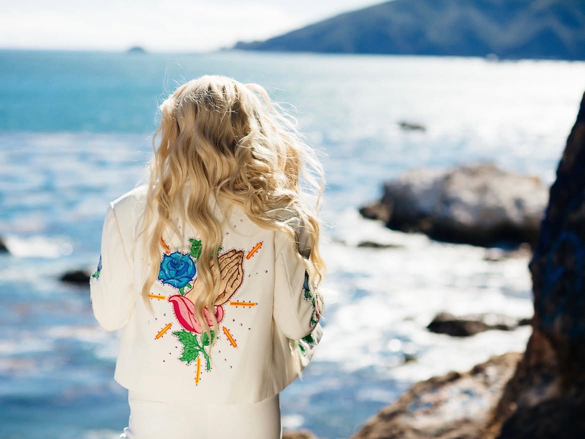 portalkeshasite's tweet photo. Fotos inéditas do documentário "Rainbow: The Film" divulgadas por Kesha no Instagram 🌈 https://t.co/u5f3embyVs