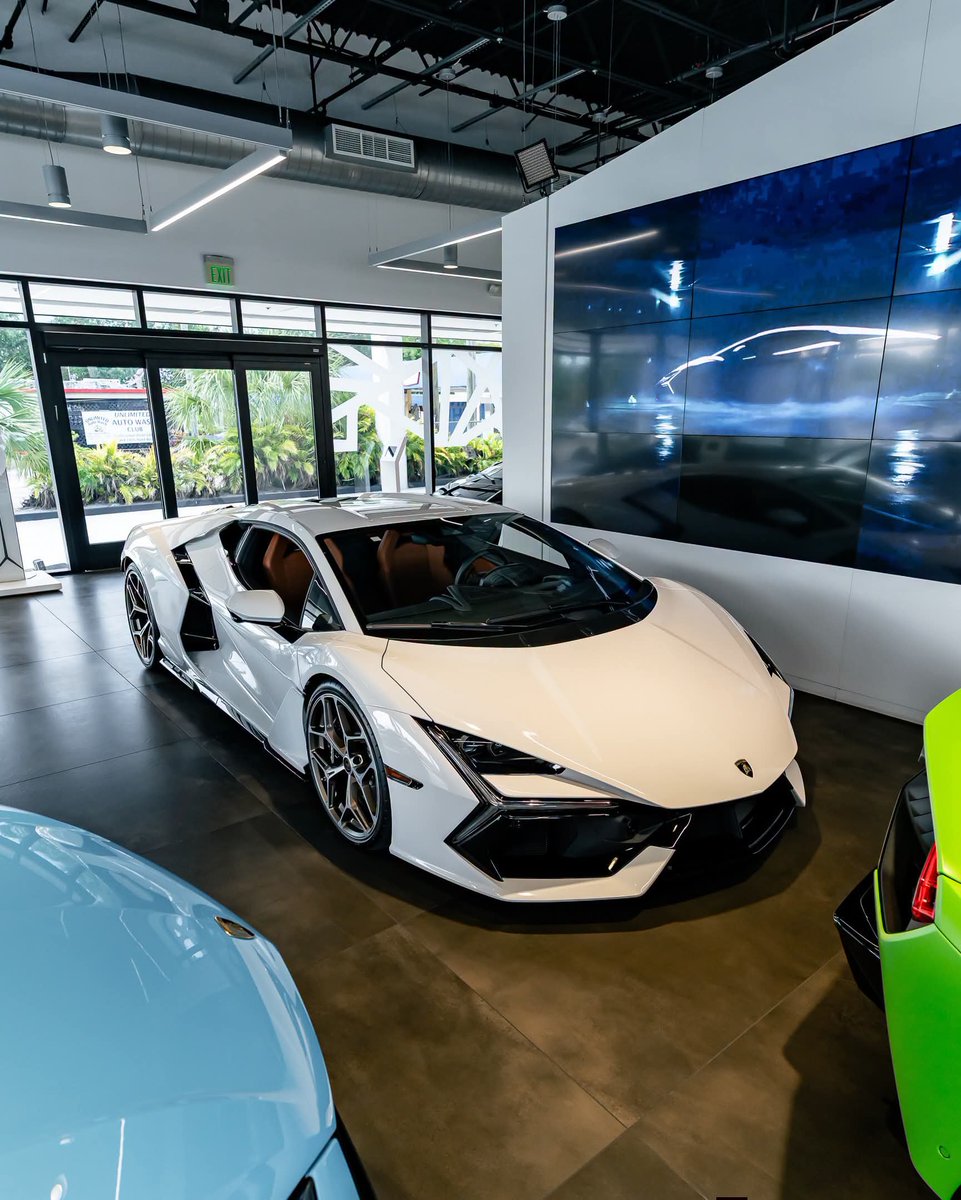 carspassiopstx's tweet photo. Clean, timeless, unmistakably Lamborghini. 🤍
Finished in Bianco Monocerus, the Revuelto brings its sculpted lines and electrified V12 presence to life under the showroom lights.
Sometimes the cleanest specification makes the strongest statement.
#LamboPalmBeach
#Revuelto https://t.co/IPjmWzR1Kz