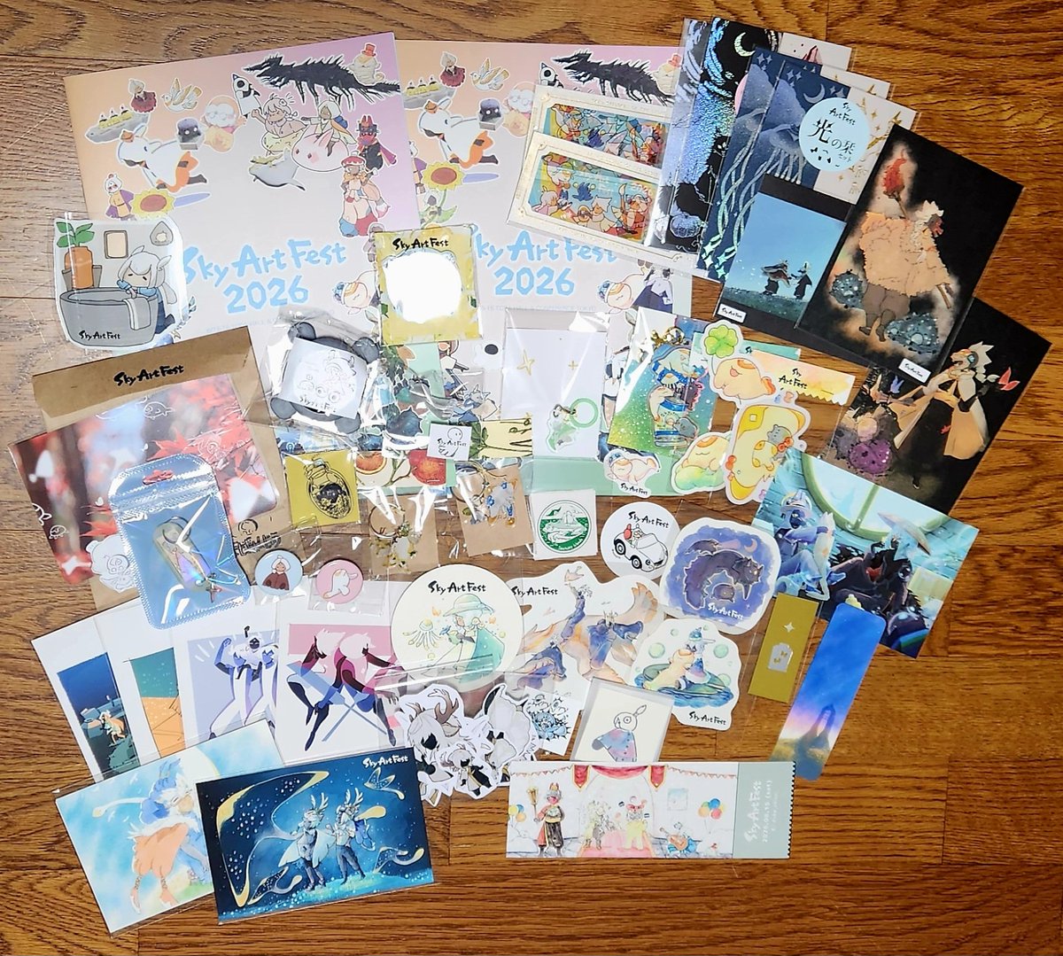 ta_bi__'s tweet photo. 1日目と2日目の戦利品
いくらかは考えない事にした
楽しかったからよし！！！！
#SkyArtFest https://t.co/5BQ0bfgYzM