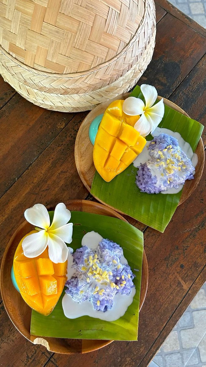 BerniceStewar13's tweet photo. Nothing beats the first bite of warm, buttery mango sticky rice on a lazy Sunday—sweet, creamy, and pure joy in a bowl!， https://t.co/1BOo01GRgm