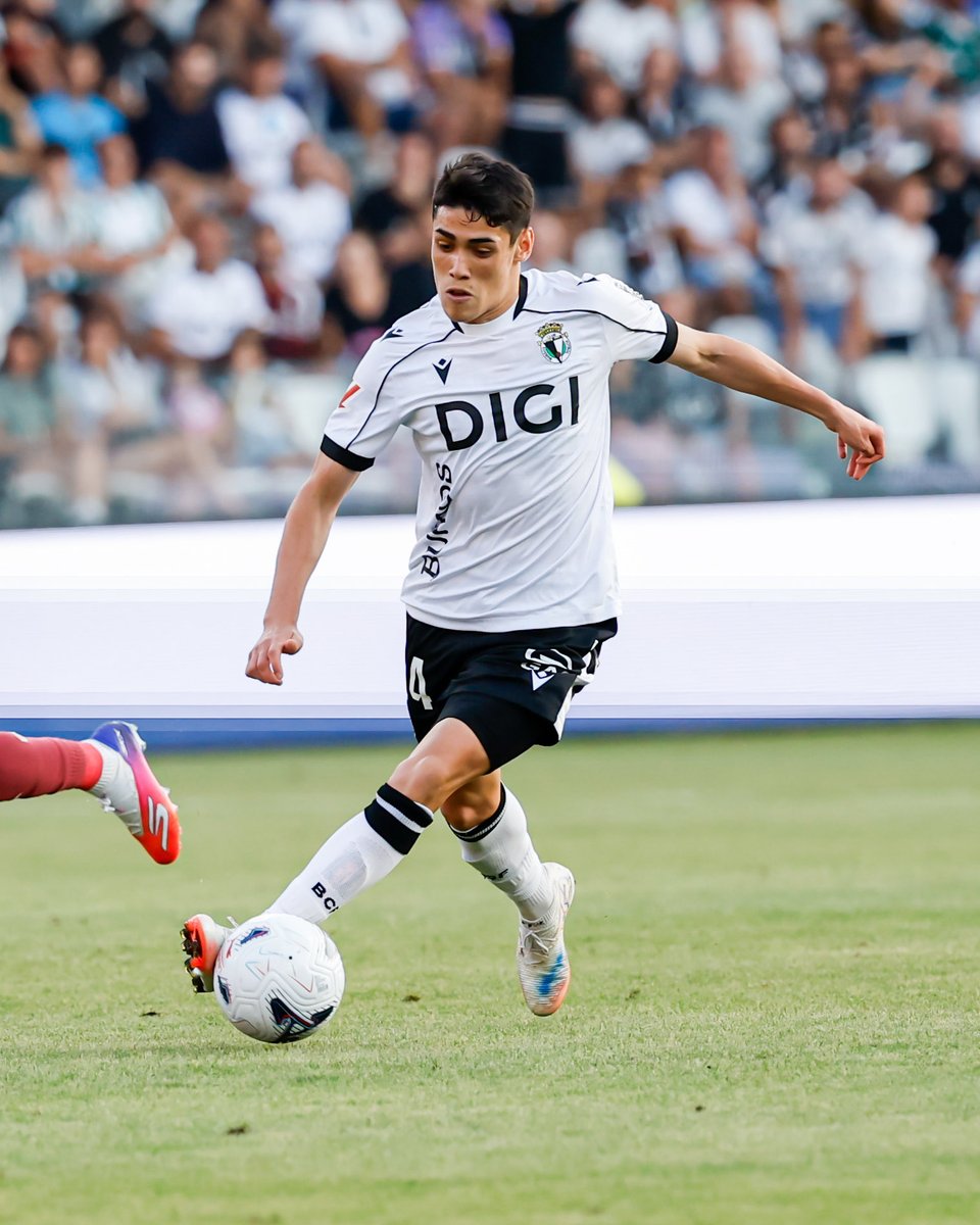 Burgos_CF's tweet photo. 🔥 ¡Qué jugada de Lencina!

El recién llegado deja una gran acción individual y vuelve a levantar a El Plantío.

2-2 ⚪⚫

#LatidoBlanquinegro #BURGOSCFvsCORDOBACF https://t.co/t3vYO8m7A7
