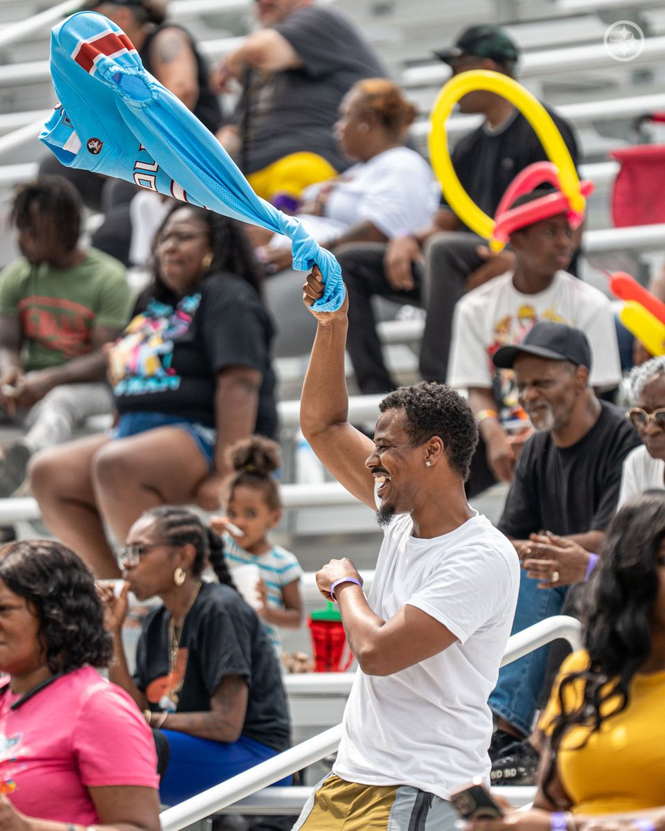 SteelersYouthFB's tweet photo. Today partners celebrated the first football games played at @ussteelcf ‼️

We’re excited to continue our support of the youth in our community to stay active &amp; healthy! https://t.co/Cej5yHhR6e