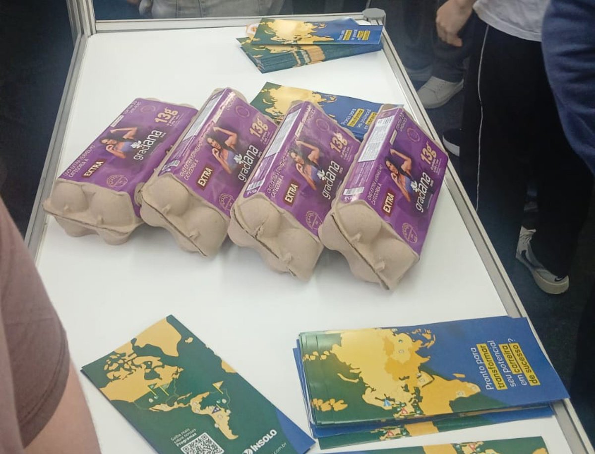 Moreira08_'s tweet photo. E nem falei a melhor parte: a empresa que vende os ovos da graciane barbosa tava lá. https://t.co/5tnMS3QSIJ