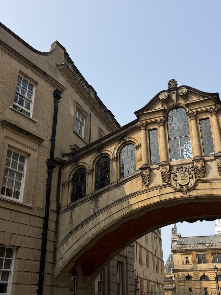 SilentGallery34's tweet photo. Oxford University https://t.co/JbtJfYNbKC