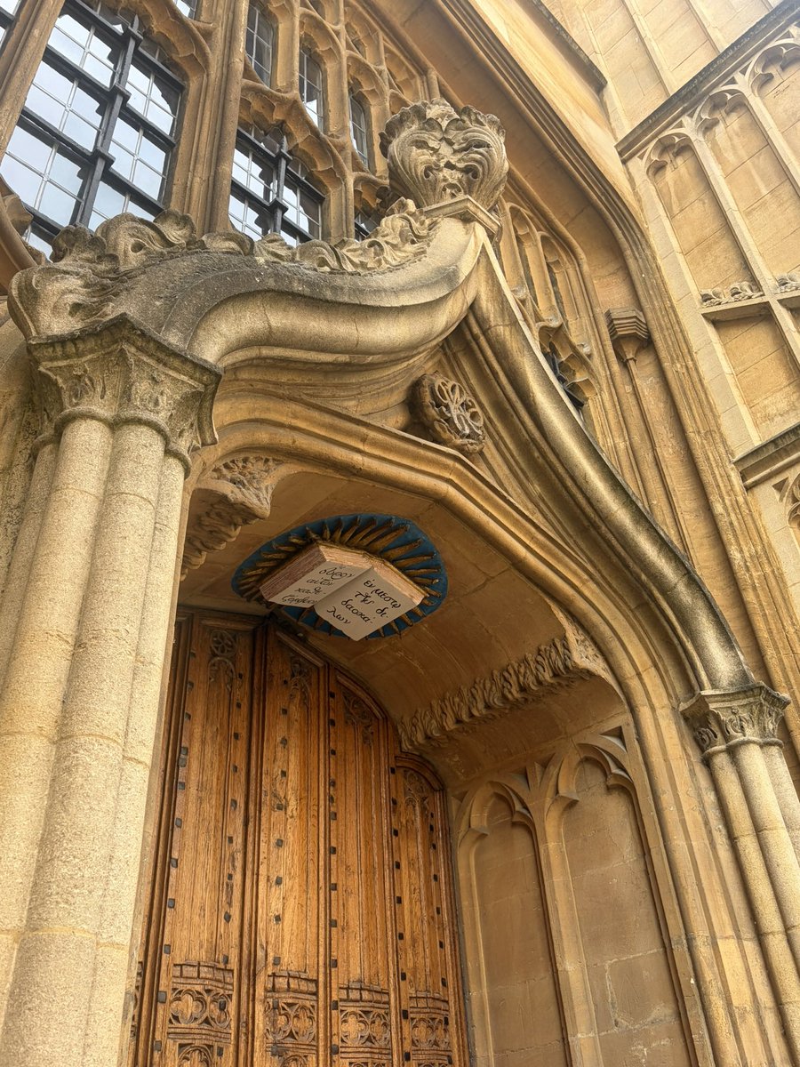 SilentGallery34's tweet photo. Oxford University https://t.co/JbtJfYNbKC