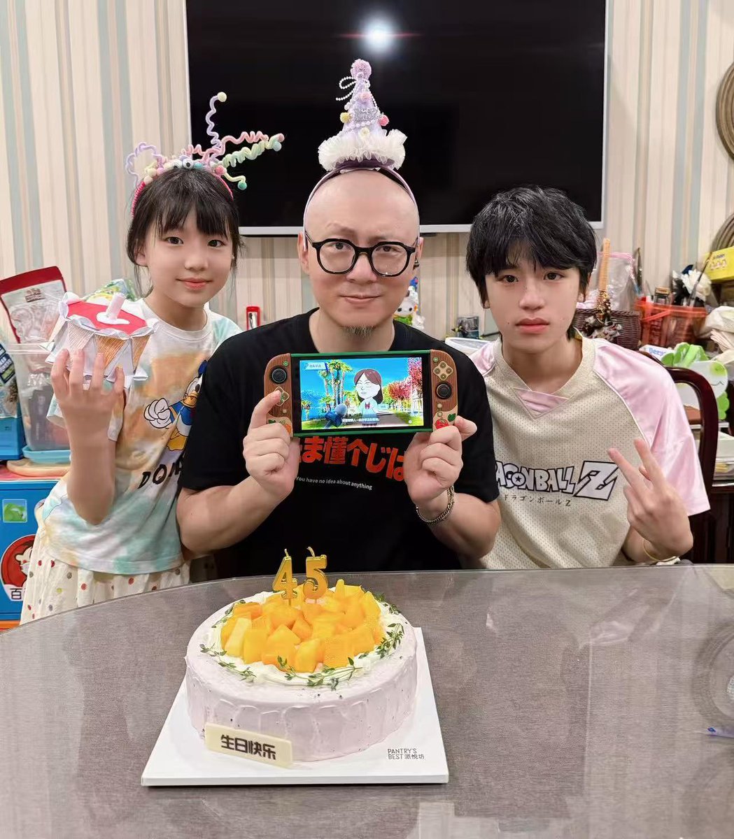 Amazing2DM's tweet photo. 45! 🥳🎂 https://t.co/ot9WEYE20x