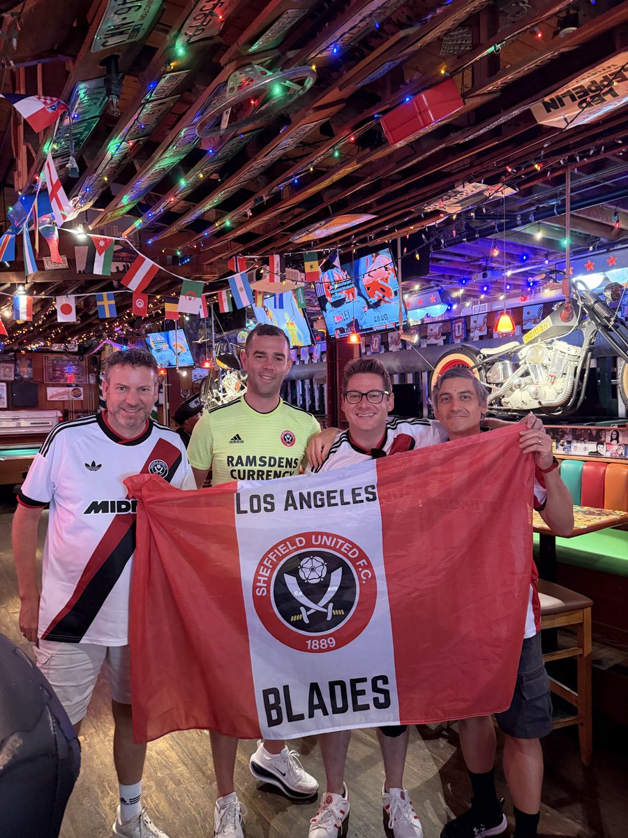nessman930's tweet photo. @EFL @SheffieldUnited We had a group of Blades out in LA yesterday! https://t.co/6TgEzHnrCm