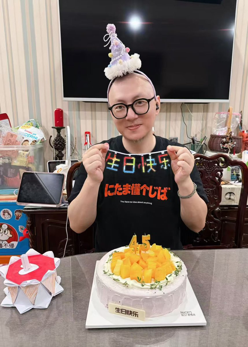Amazing2DM's tweet photo. 45! 🥳🎂 https://t.co/ot9WEYE20x