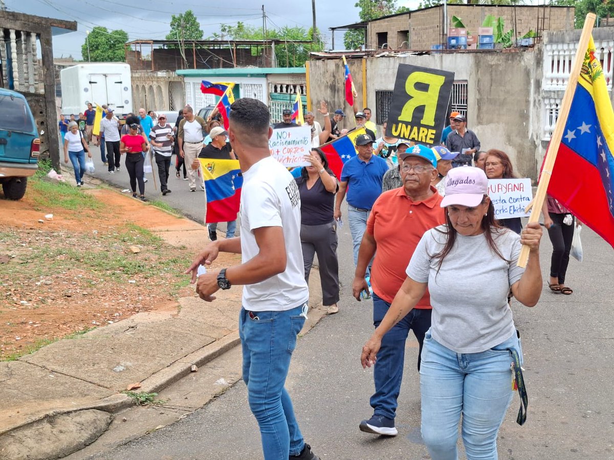 Ospinopzo's tweet photo. #AquíEnBolívarTambienQuitanLaLuz
#Unare #Caroní #PuertoOrdaz #Tumeremo #Gusipati #ElCallao https://t.co/ExpIGKFhrD