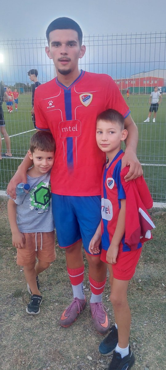 Predoja's tweet photo. Isti igrač, nova liga, stare navike. Borac BL - Radnik BN 2:1. Dragan Predojević u 80. minutu za pobjedu. Lako je uz braćone navijače. 🔴🔵⚡️ https://t.co/Vo2QF58f3i