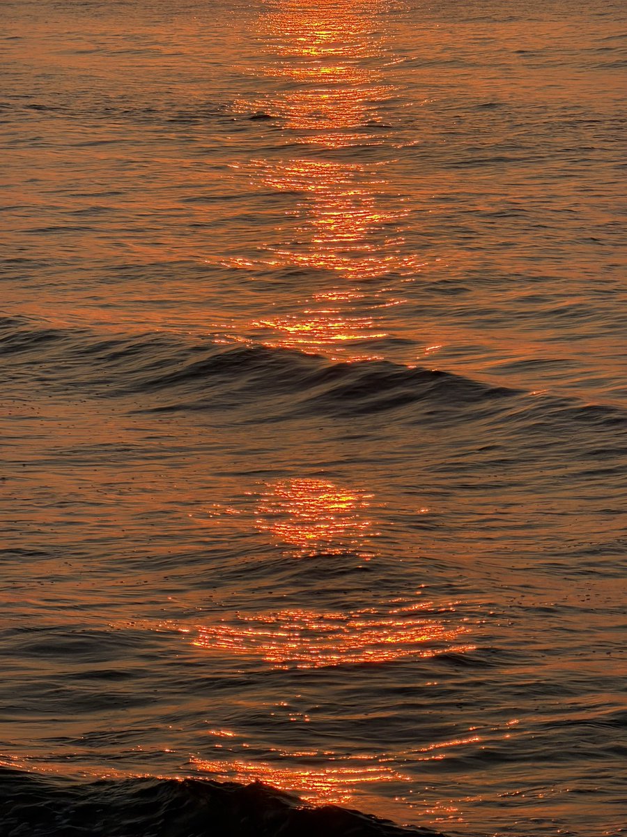 yleniaindenial1's tweet photo. non esisterà mai niente di più bello di vedere il tramonto al mare https://t.co/Op73ylCtaf