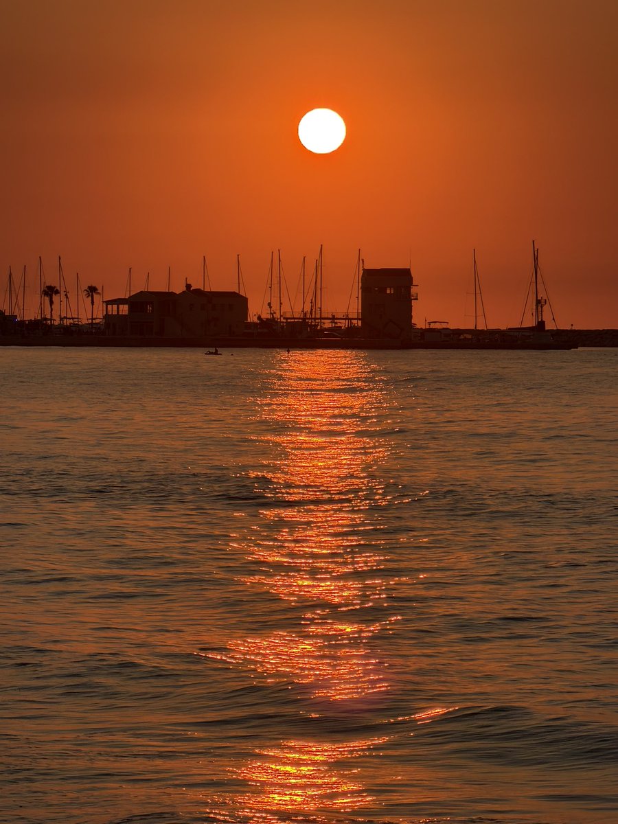 yleniaindenial1's tweet photo. non esisterà mai niente di più bello di vedere il tramonto al mare https://t.co/Op73ylCtaf