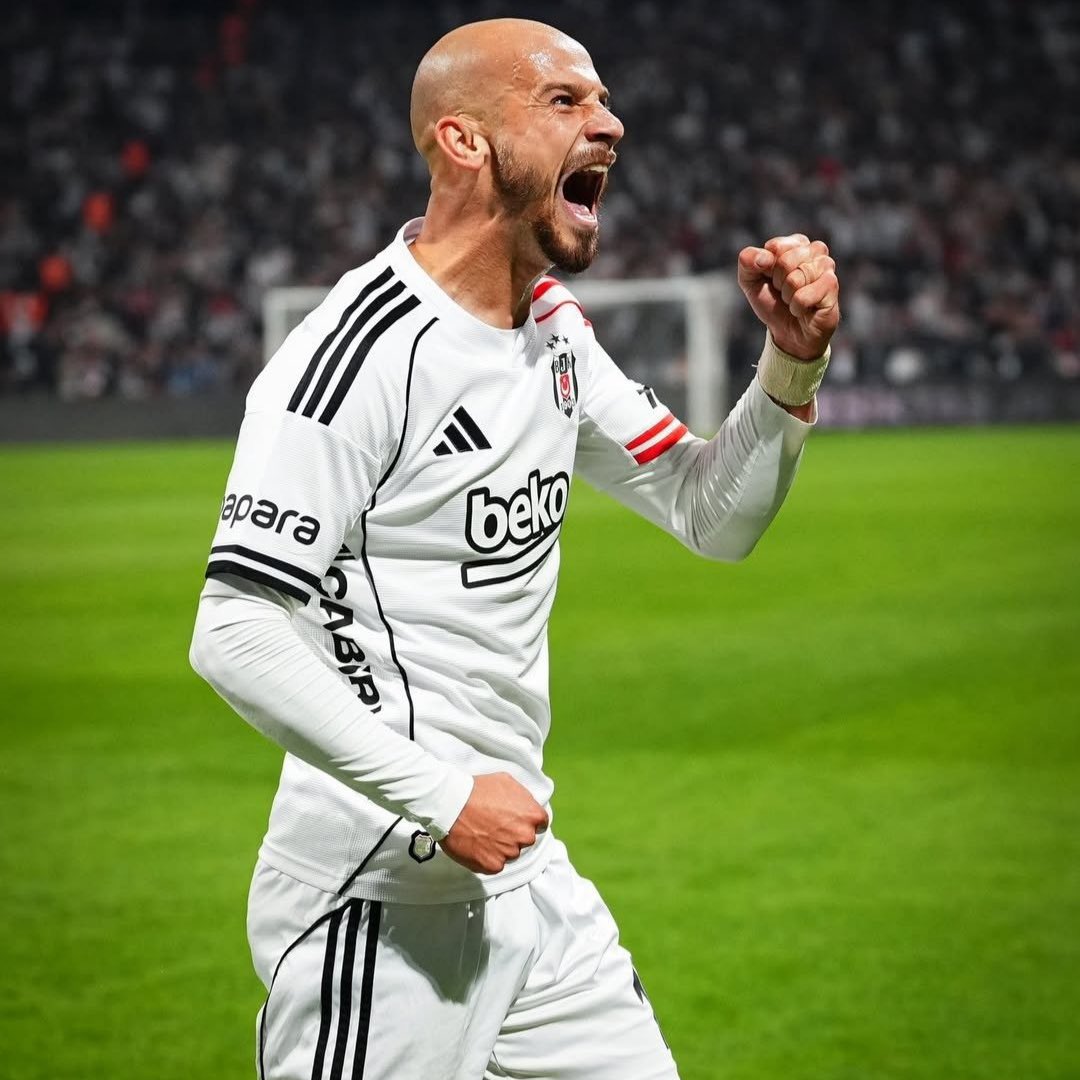 furkanngulsen's tweet photo. Yiğidi öldür hakkını yeme, biraz kendini toparlamaya başlıyor, gol attıkça özgüveni yerine geliyor, formanın hakkını verenin her zaman arkasındadır Beşiktaş taraftarı https://t.co/c5GFtw7YAP