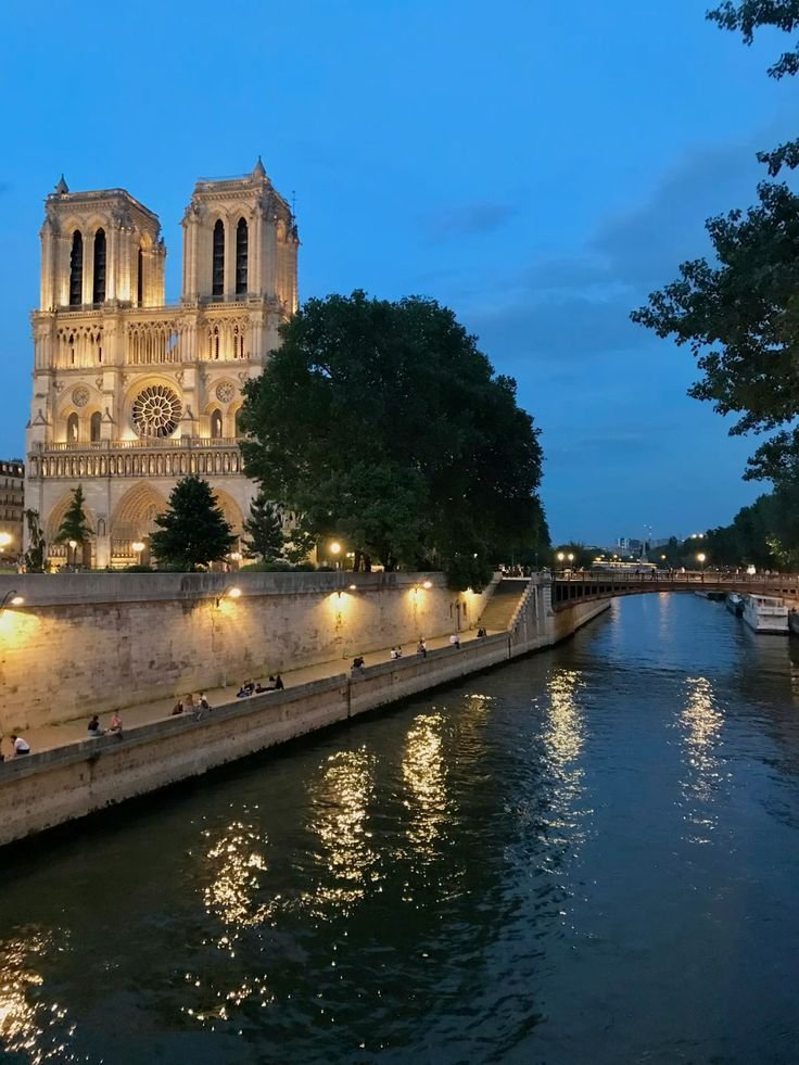 echoesofworld's tweet photo. Notre Dame Cathedral https://t.co/zAVPQXgBW1
