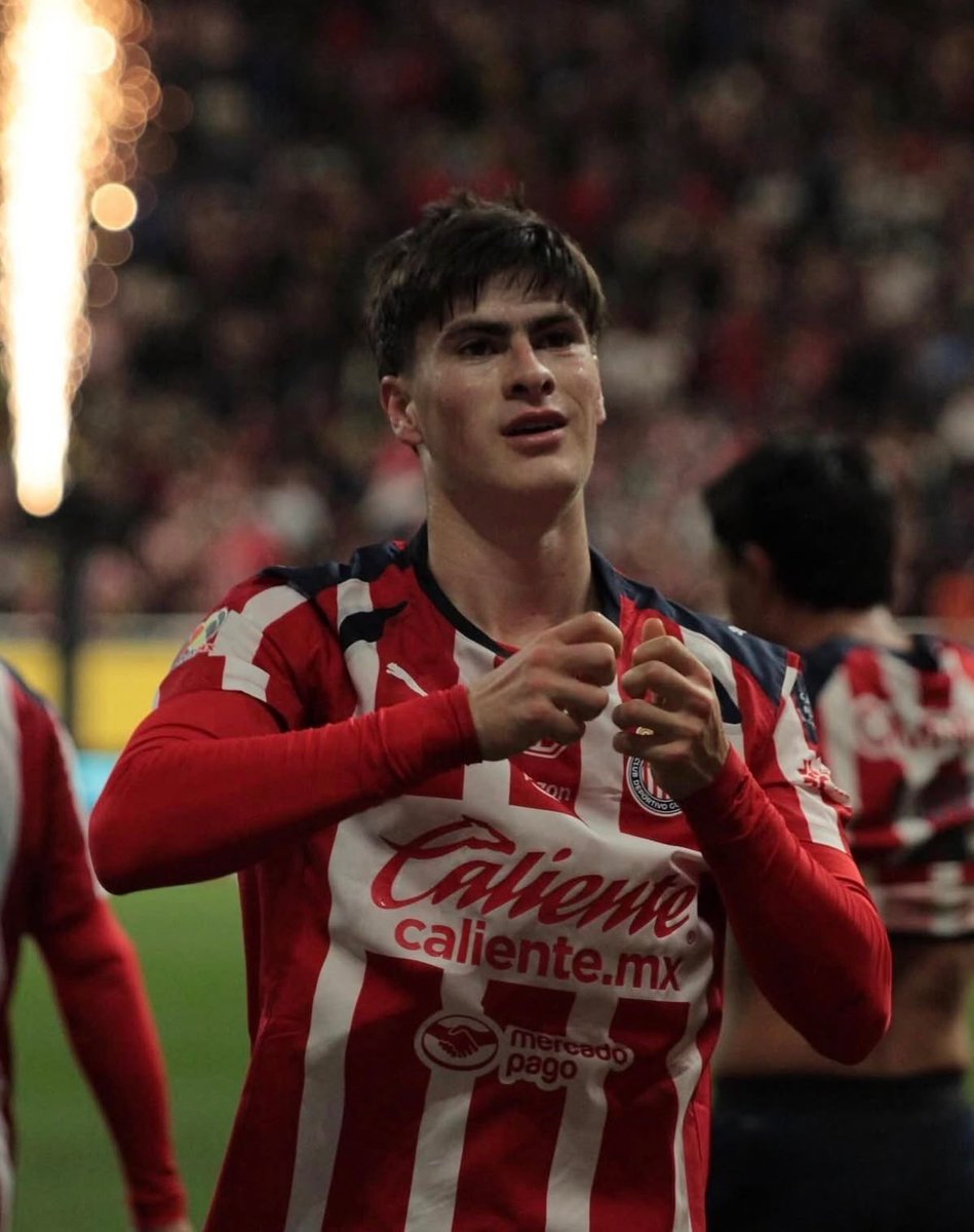 ChivasXtra_'s tweet photo. 🚨𝗘𝗫𝗖𝗟𝗨𝗦𝗜𝗩𝗔: Hoy podría ser el último partido de la Hormiga con las Chivas. https://t.co/FR75Msbtje