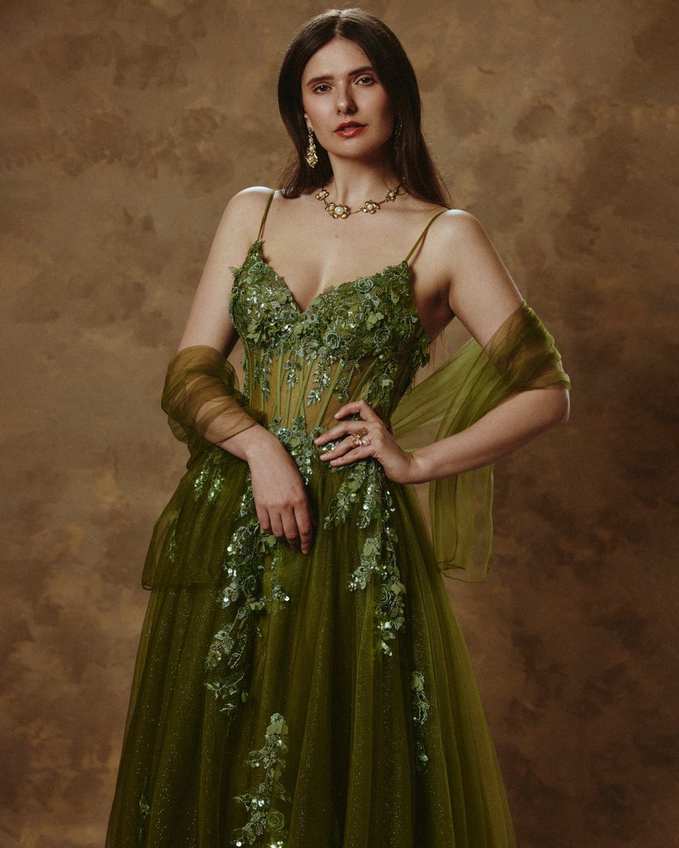 miravale_cos's tweet photo. A little something different from my usual cosplay world ✨
This magical shoot is part of a new creative series exploring goddesses in a modern interpretation.

More photos are waiting on my Patreon 💚
And follow me for the next goddess 👀✨ https://t.co/db2TSncT31