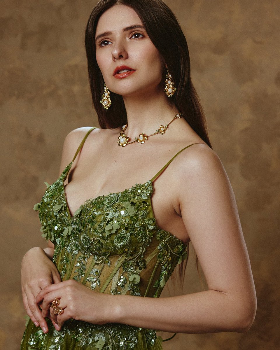 miravale_cos's tweet photo. A little something different from my usual cosplay world ✨
This magical shoot is part of a new creative series exploring goddesses in a modern interpretation.

More photos are waiting on my Patreon 💚
And follow me for the next goddess 👀✨ https://t.co/db2TSncT31
