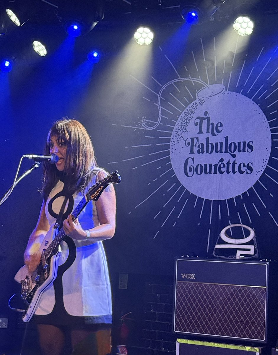 artymystery's tweet photo. Great time watching @thecourettes last night @Nath_Brudenell. They put on quite a show, loved their quirky energy! https://t.co/0EtS0A2z6r