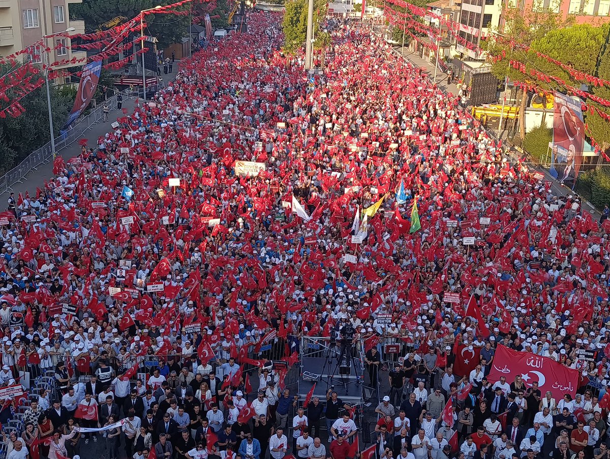 MDervisogluTR's tweet photo. Sesimize ses veren, sancağa el veren; Kuvva’nın şehri Balıkesir’i ay yıldızlı al bayrağımızla donatan on binlerce vatandaşımıza yürekten teşekkür ediyorum. https://t.co/JfmoqeorhG