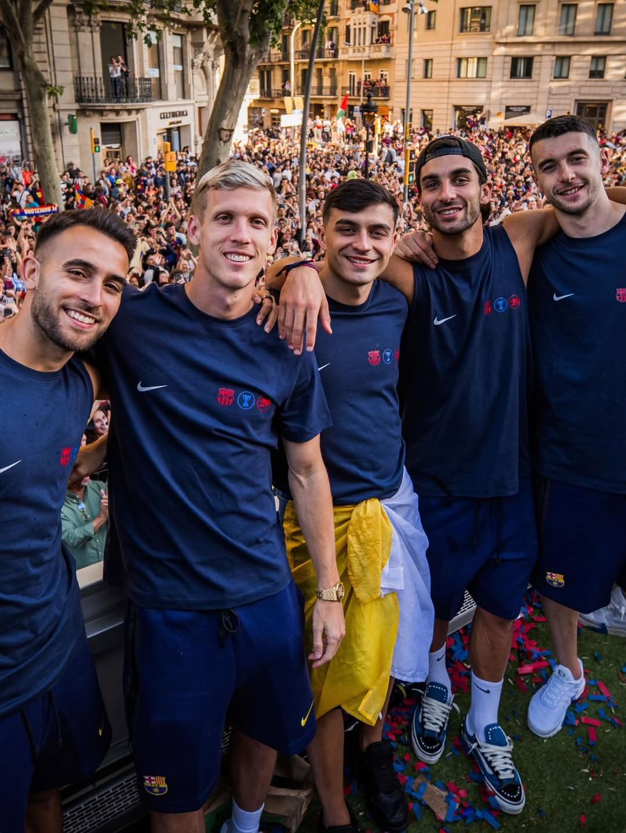 xcowboylikemel's tweet photo. siempre fueron Eric, Dani, Pedri y Ferran 😭🥹 https://t.co/2DGyAXkM9t