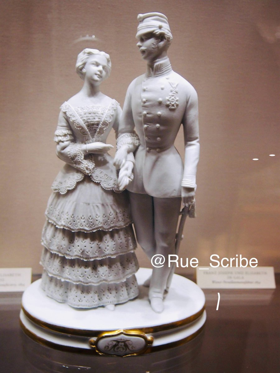 Rue_Scribe's tweet photo. 8月17日は、1853年　フランツ・ヨーゼフとシシィがお見合いの夜、コチヨン（最後のダンス）を踊った日です。

周囲はシシィが選ばれたことを確信しました。

#ミュージカル今日は何の日
#エリザベート https://t.co/wXtMBZm6Kl