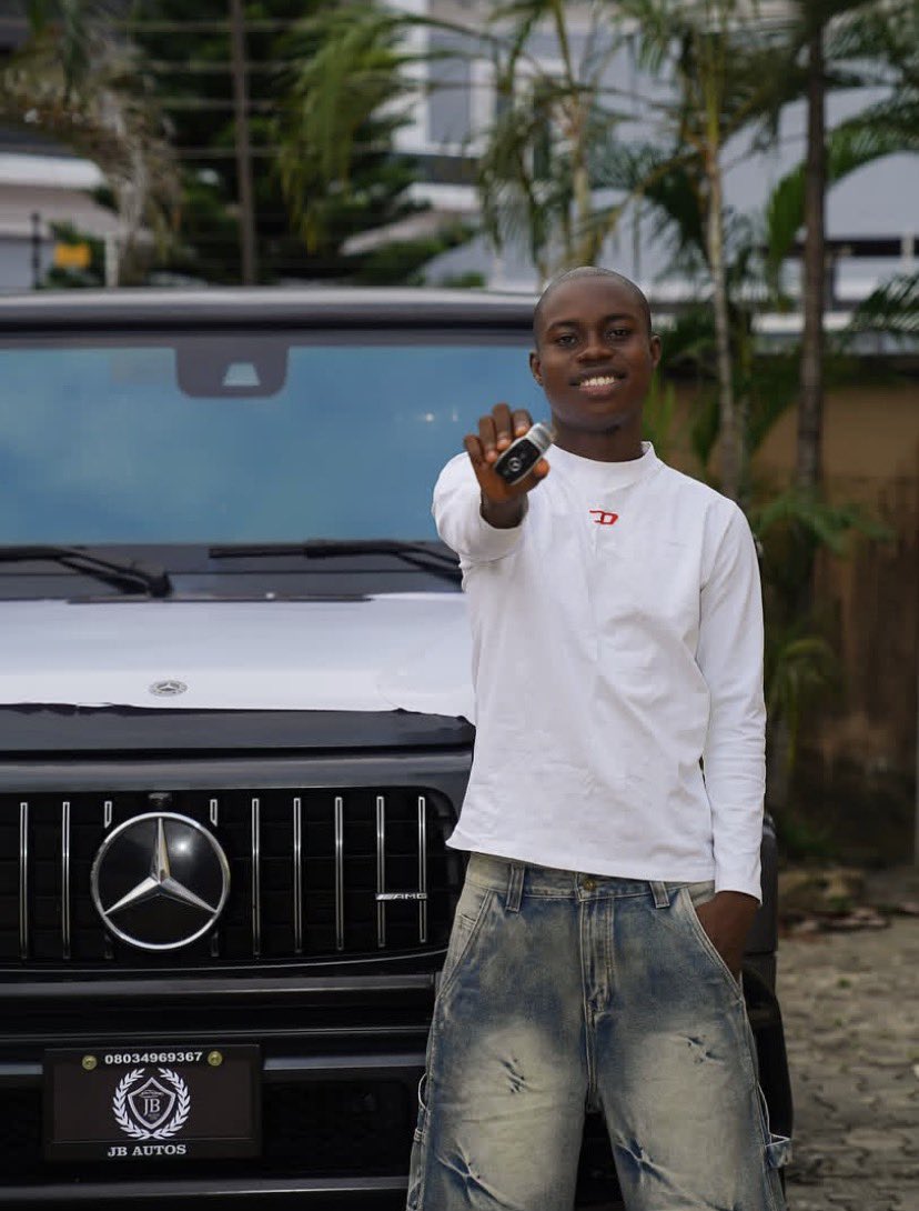 DAMIADENUGA's tweet photo. Peller with his new G-Wagon ✨🥶 https://t.co/BiNS6y5qKk