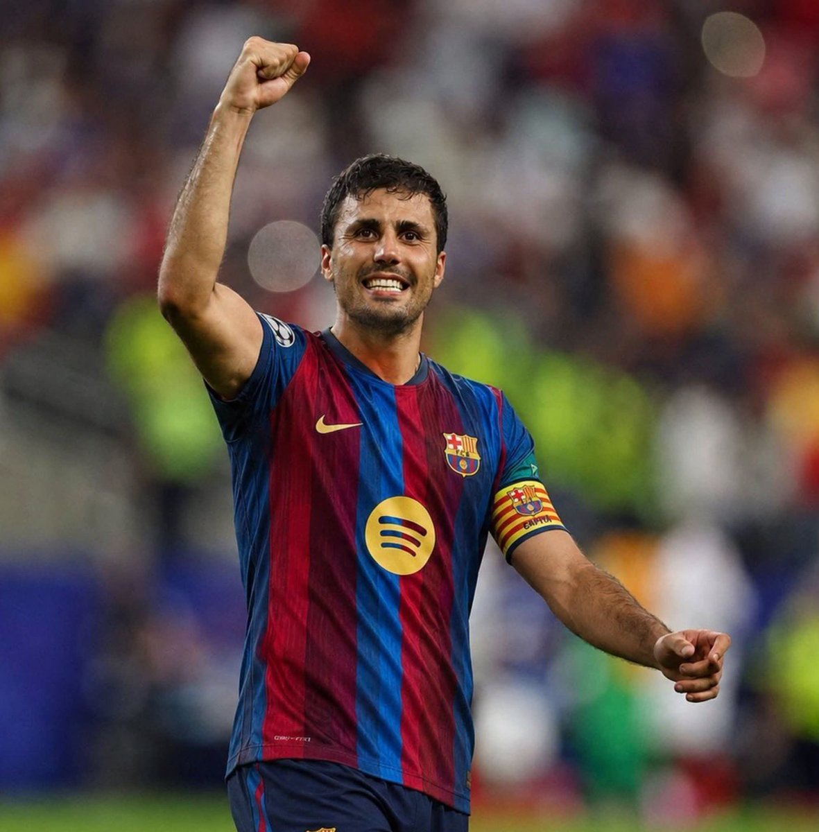 lamaralqaisy's tweet photo. أفضل ارتكاز في العالم أصبح برشلوني 💙❤️ https://t.co/Mp7tHuuAiL