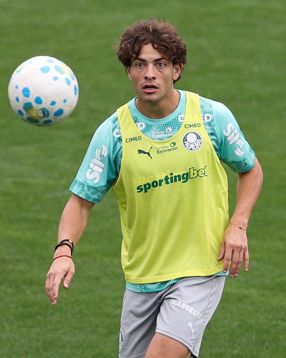 Verdao_infos's tweet photo. Com o Khellven voltando de lesão, quem deve assumir a vaga na lateral-direita?

Khellven ou Giay? https://t.co/CwBkAfJcF7