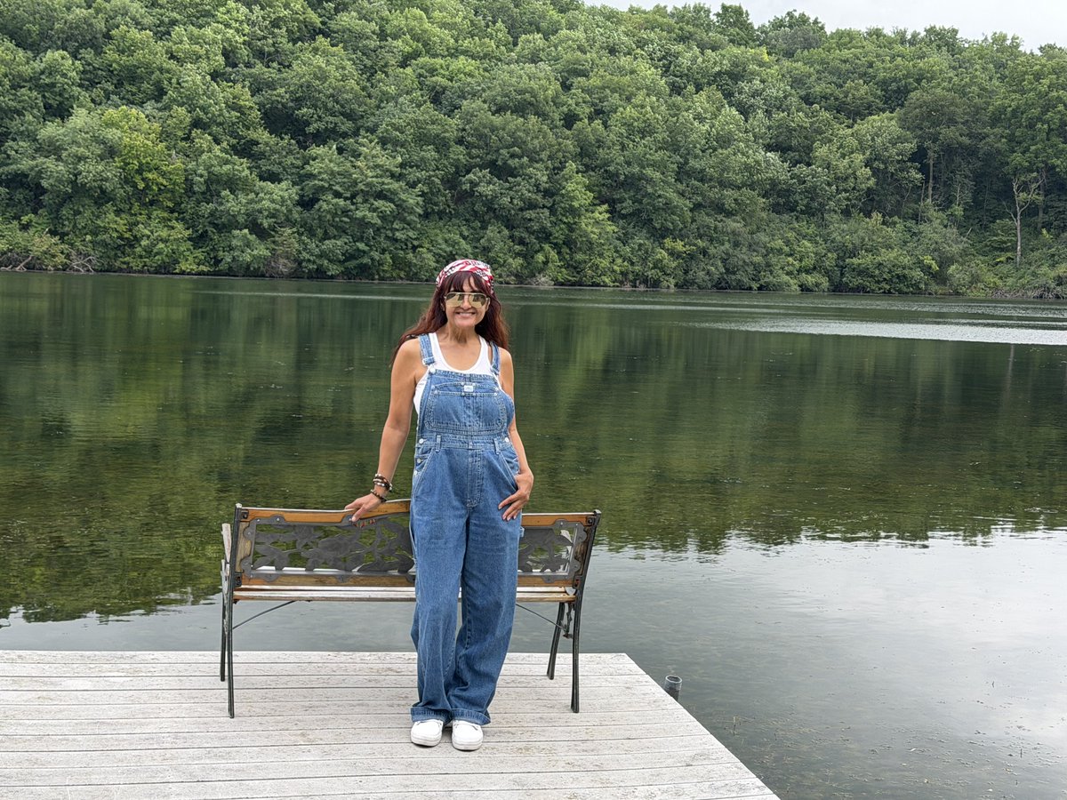 neli_rowland's tweet photo. Everyone is so busy these days and sadly we are all inundated by so much negative news to worry about.  That's why for me, Sundays, when I can, are a time to reset, reconnect with nature, and reflect.

Feeling Blessed to slow down, enjoy the beauty around me, and honor a little Wisconsin history along the way. Today, that meant kayaking. 

How about you? What do you do to reset and recharge? #Sundayvibes #GodsCountry #WisconsinLakes #HonorHistory #Reset