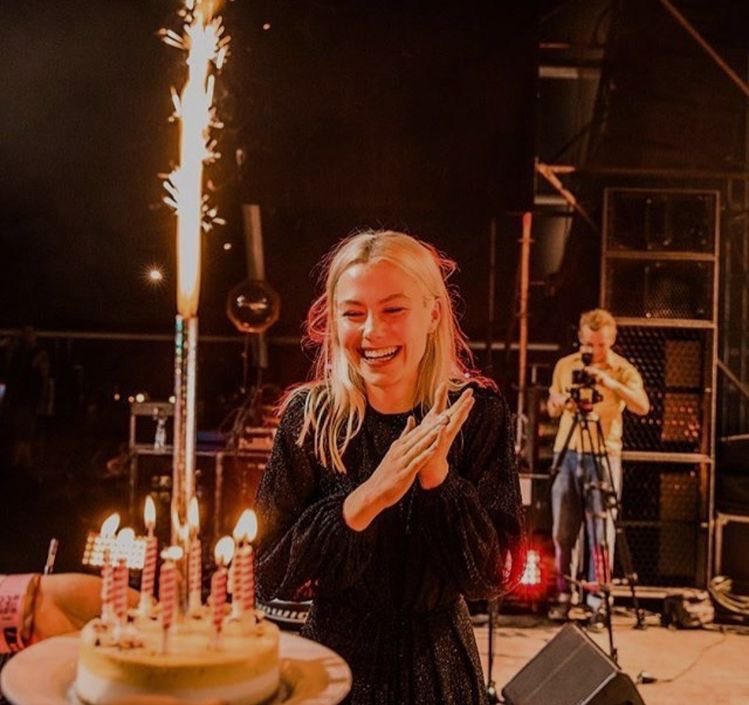 spidersgenius's tweet photo. happy birthday phoebe <3 thank u 4 everything https://t.co/kvotaR3Pf8