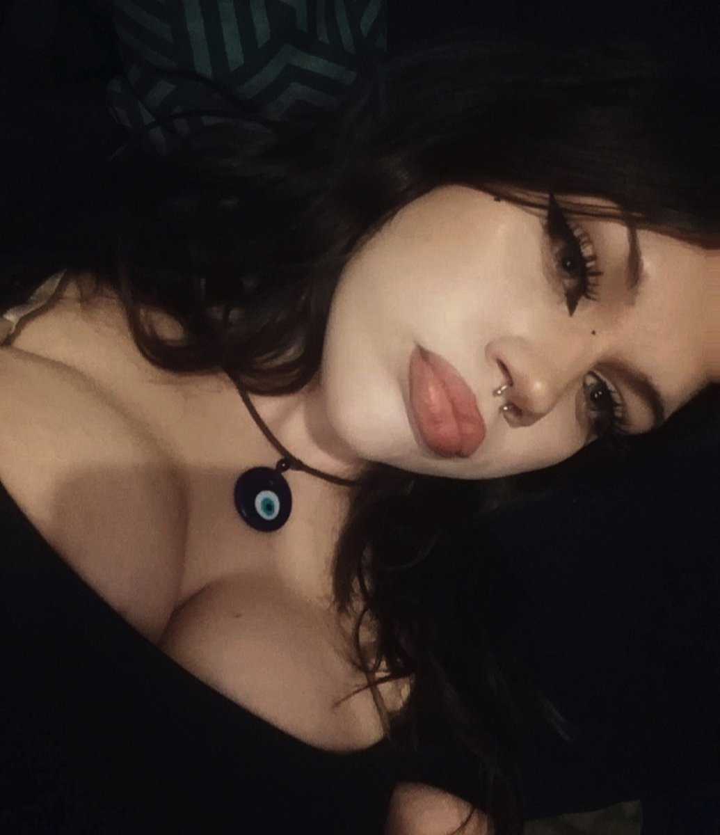 bratty_dolli's tweet photo. Not new to nsfw twt, just a redo ♡

♡ 19
♡ 5'4
♡ Bi - curious
♡ Switch (Sub leaning)
♡ Soft - Extreme kinks
♡ Dms open!

♡ &amp; ↺ https://t.co/mTPUxsgVmN