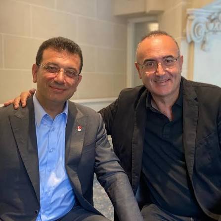 AlcayirCengiz's tweet photo. 🗣️''Ekrem, sen cezaevinde değilsin, sen soyunma odasına gittin''  sözleriyle Ekrem İmamoğlu'na olan sevgi gösterisini açıkça gösteren Sunay Akın'ın, ^^Cumhuriyet söyleşisi'' adı altında  Denizli Büyükşehir Belediyesi'nce 330 bin TL'ye kiralandığı ihale belgesine yansıdı.