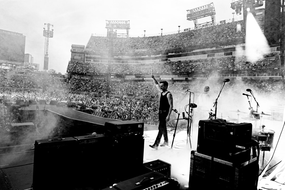 qotsa's tweet photo. Hot night in Nashville 🐍

Photos by Andreas Neumann https://t.co/eQJSJtUc9D