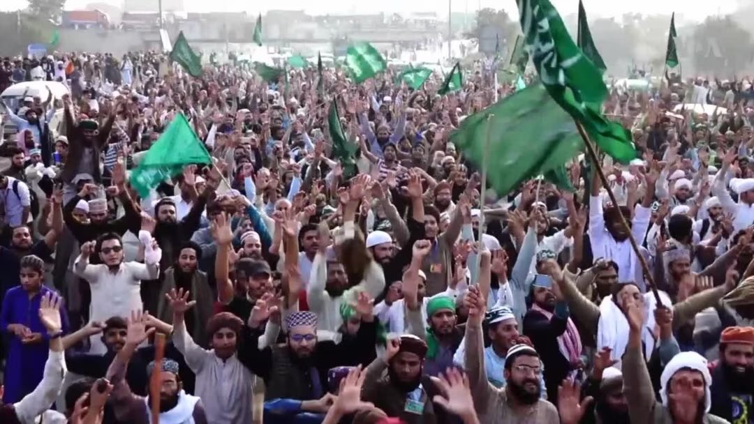 NiohBerg's tweet photo. I just learned the entire Pakistani national anthem is written in Persian.

They really hate themselves so much that not only do they keep claiming Iranian heritage (when they're not busy claiming Turkish or Arab heritage) - they even use our language in their own anthem rather than whatever language they speak there.

If you're Persian go listen to it, you'll understand basically everything.

It's insane. And embarrassing.