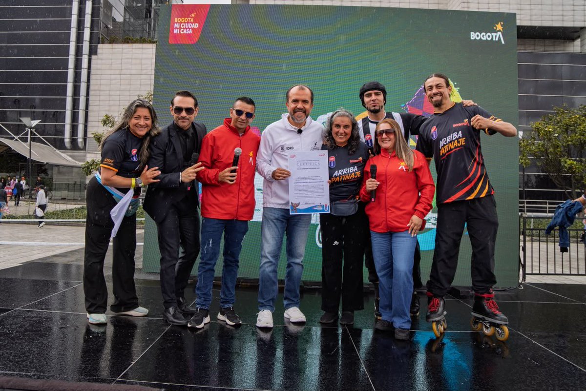 danielgarciacg's tweet photo. Cumplimos un gran reto en el #FestivalDeVerano2026: 1.320 patinadores se unieron en la Ciclovía para formar un gran tren humano sobre ruedas durante dos minutos consecutivos, sin soltarse.

Esta jornada también tuvo un propósito especial. Recibimos donaciones para apoyar a las comunidades del occidente de Colombia que hoy lo necesitan.

¡Gracias a cada patinador y patinadora que se sumó! Hoy @Bogota rodó, hizo historia y demostró, una vez más, que el deporte también nos une para ayudar a los demás.