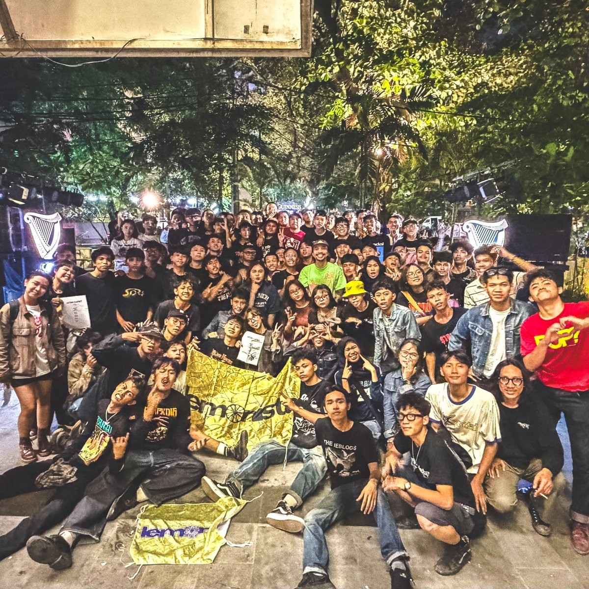 wajahfana's tweet photo. 1thn sudah dipercayai untuk ini semua, dari yg cuma keitung jari sekarang udah sebanyak ini. Terus bertumbuh secara organik 🍋✨️💙🫶 https://t.co/kz8vydltTR